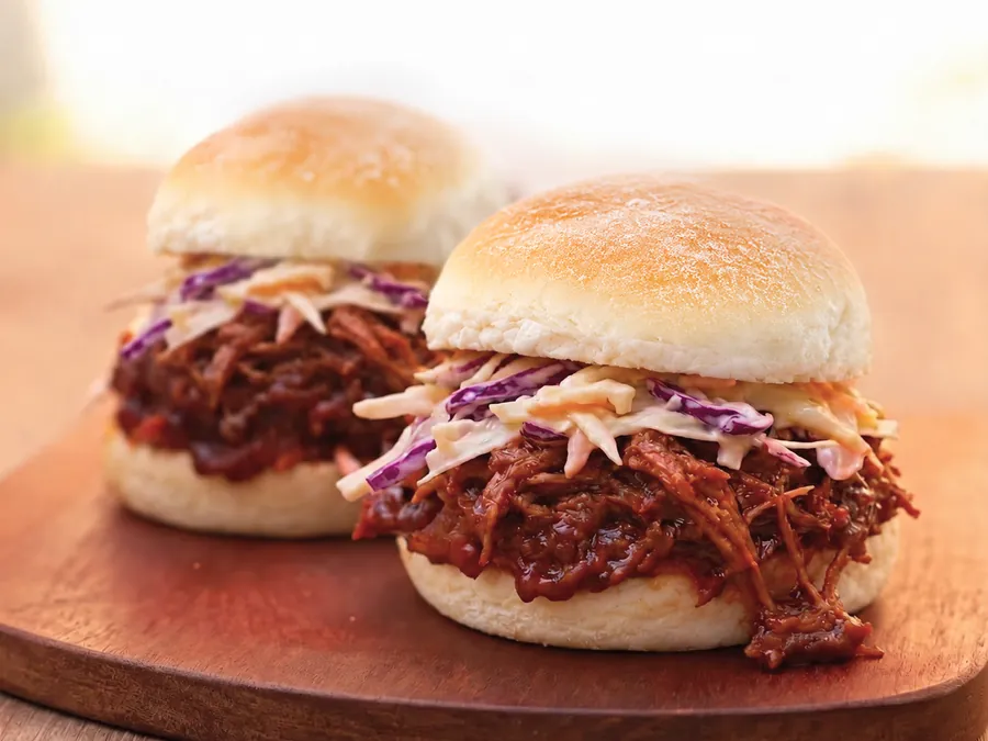 sándwich de pulled pork con coleslaw